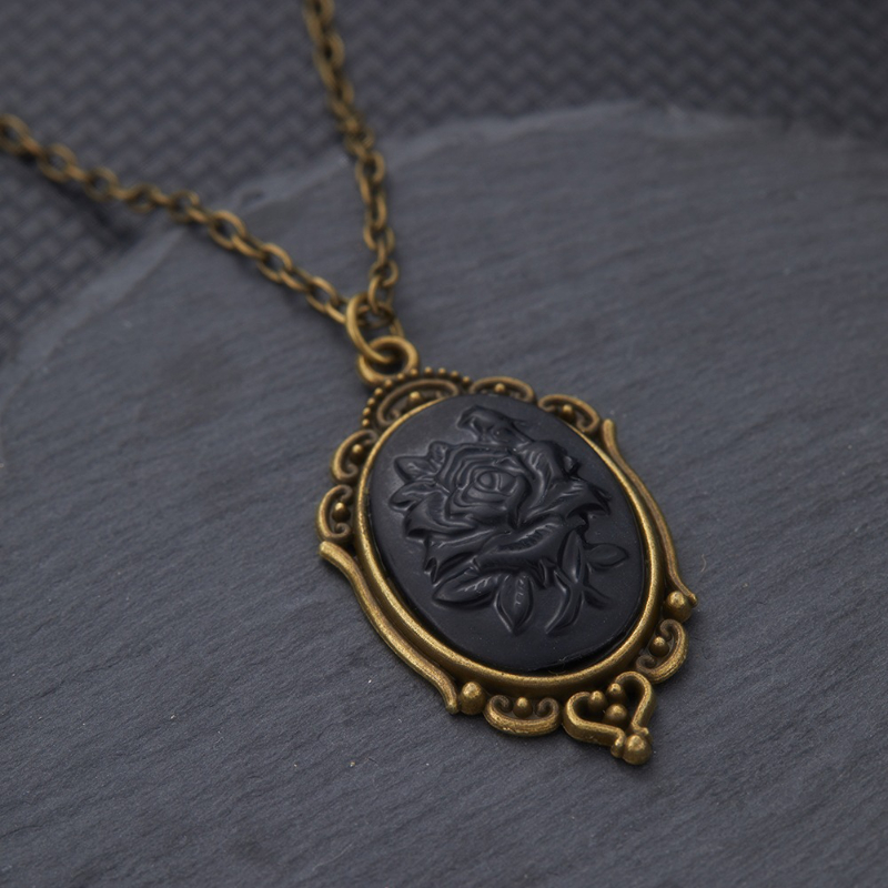 Retro and Trendy Oval Pendant  - Y2K Ethnic Fashion 评论和价格