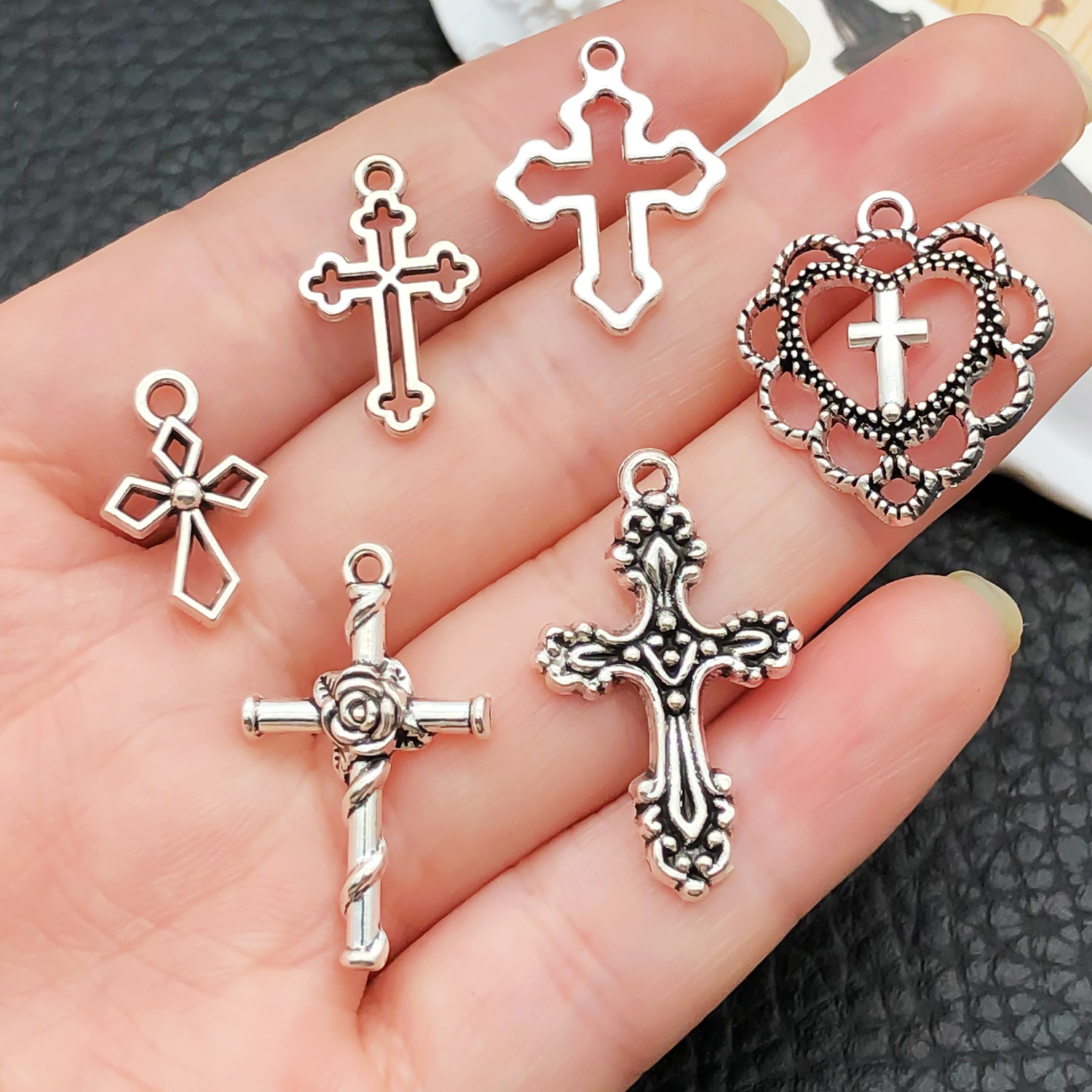 52pcs Assorted Cross Pendants  - Ethnic Fashion Style 评论和价格