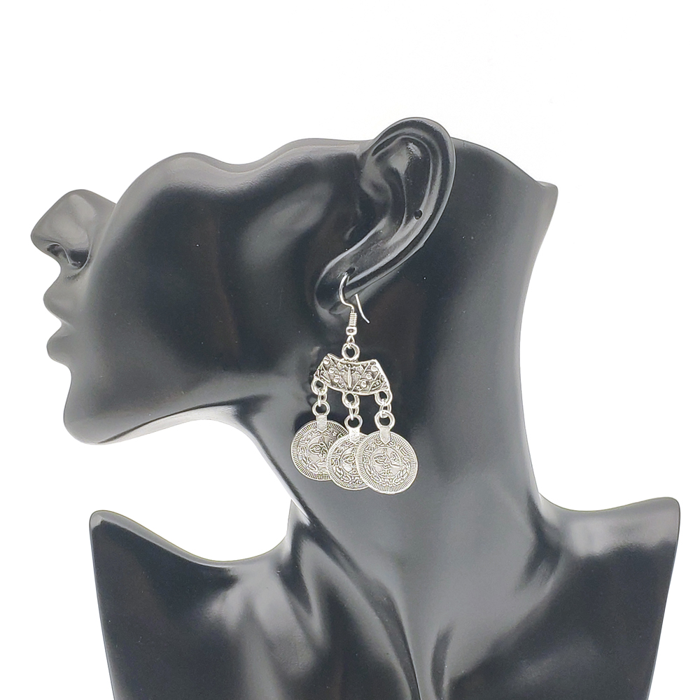 Vintage Silvery 3 Coins Pendan - Ethnic Fashion Pakistan 评论和价格